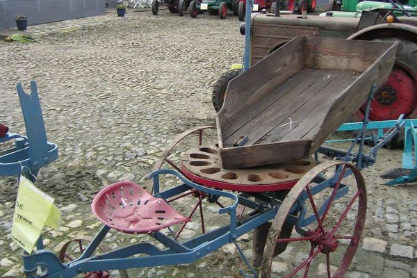 MINOLTA DIGITAL CAMERA